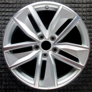 OEM Machined w/ Charcoal Pockets Alloy Wheel for 2017-2018 Audi AUDI Q3 (OEM)