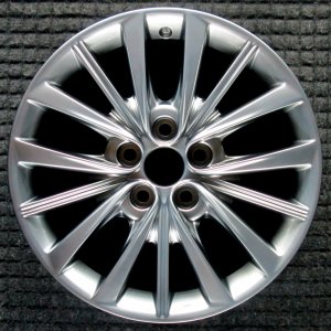 2016-2018 Toyota Avalon Silver 17-inch 15-Spoke Hyper Painted Alloy Wheel (Remanufactured OEM)