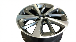 2019-2020 Kia Sorento 18-Inch Machined Charcoal Alloy Wheel (Used OEM)