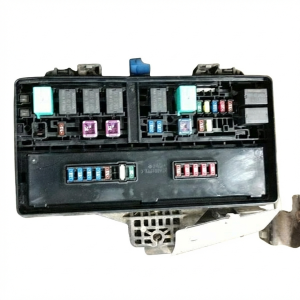 2007-2013 Acura MDX Underhood Engine Fuse Box Assembly (Used OEM)