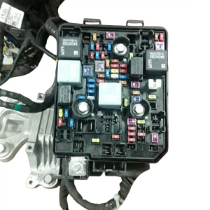 2021-2022 Chevrolet Trailblazer Underhood Engine Fuse Box Assembly (Used OEM)