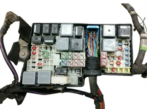 2018-2019 Lincoln MKC Underhood Engine Fuse Box Assembly (Used OEM)