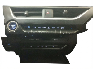 2019-2022 Lexus UX250h Automatic Dual-Zone Temperature Control Module with Air Vents and Trim (Used OEM)