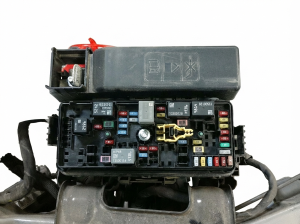 2020 Cadillac CT4 Underhood Engine Fuse Box Assembly (Used OEM)