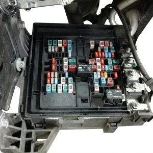 2018-2021 Lincoln Navigator Underhood Engine Fuse Box Assembly (Used OEM)