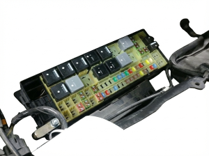 2014 Land Rover Range Rover Sport Underhood Engine Fuse Box Assembly (Used OEM)
