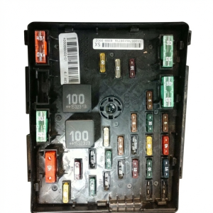 2012-2018 Volkswagen Tiguan Underhood Engine Fuse Box Assembly (Used OEM)