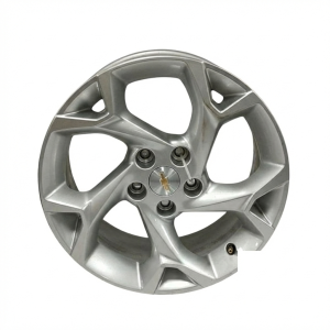 2024-2025 Chevrolet Trax Silver 17x7.5 Silver Painted Alloy Wheel (Used OEM)
