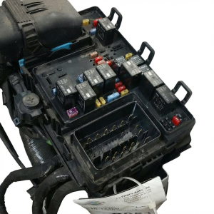 2019 Lincoln Nautilus Underhood Engine Fuse Box Assembly (Used OEM)