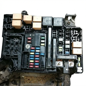 2019-2022 Hyundai Veloster Underhood Engine Fuse Box Assembly (Used OEM)