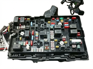 2020-2021 Chrysler Pacifica Engine Compartment Fuse Box Assembly (Used OEM)
