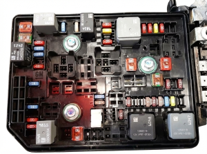 2018-2019 Chevrolet Cruze Underhood Fuse Box Assembly (Used OEM)