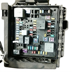 2018-2019 GMC Acadia Underhood Engine Fuse Box Assembly (Used OEM)