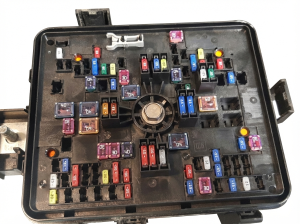 2023-2024 GMC Canyon Underhood Engine Fuse Box Assembly (Used OEM)