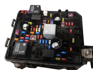 2023-2025 Chevrolet Trailblazer Underhood Engine Fuse Box Assembly (Used OEM)