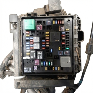 2020-2021 Chevrolet Traverse Underhood Engine Fuse Box Assembly (Used OEM)