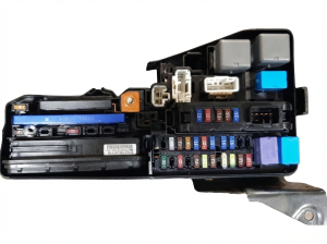 2016-2018 Toyota AVALON Underhood Engine Fuse Box Assembly (Used OEM)
