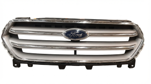 2017-2019 Ford Escape Silver Chrome Trim Grille Assembly (Used OEM)
