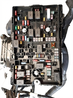 2022-2024 Chrysler Pacifica Underhood Fuse Box Assembly (Used OEM)