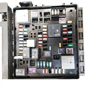 2017 GMC Acadia Underhood Engine Fuse Box Assembly (Used OEM)