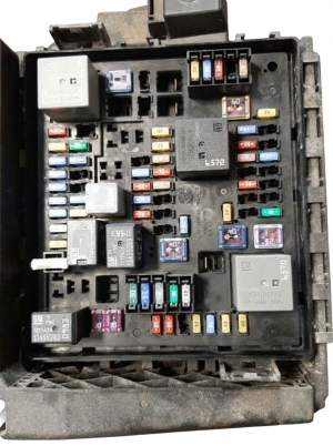 2017-2019 GMC Acadia Underhood Engine Fuse Box Assembly (Used OEM)