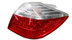 2009-2011 Hyundai Genesis Quarter Panel Mounted Taillight Assembly - Right (Passenger) (Used OEM)