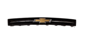2017-2022 Chevrolet Trax Chrome Chrome and Black Textured Grille Assembly with Emblem (Used OEM)