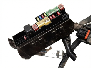 2011-2017 Nissan Juke Underhood Fuse Box Assembly (Used OEM)