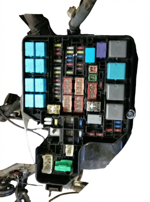 2017-2020 Toyota Sienna Underhood Fuse Box Assembly (Used OEM)