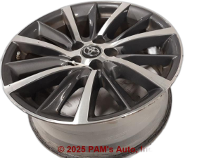 2017-2019 Toyota Highlander Gray 18-inch 14-Spoke Machined Charcoal Alloy Wheel (Used OEM)