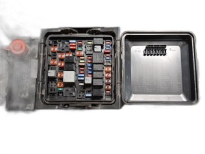 2017-2019 Cadillac ATS Underhood Fuse Box Assembly (Used OEM)