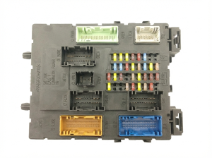 2017-2019 Ford Escape Body Control Module and Fuse Panel with Noise Cancellation (Used OEM)