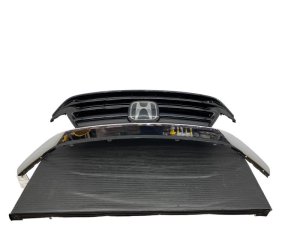 2021-2024 Honda Odyssey Chrome Upper Radiator Grille Assembly with Chrome Trim - Front (Used OEM)