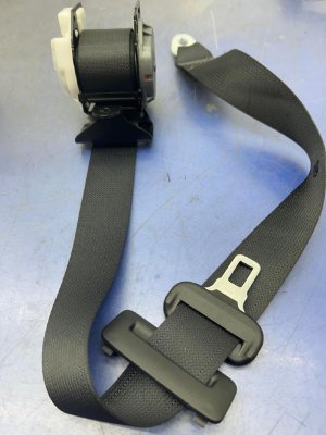 2013-2017 Lexus LS600h Center Seat Belt Assembly - Rear, Right (Passenger) (Used OEM)