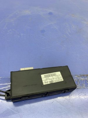 2005-2016 Volvo S80 Heated Seat Control Module - Front (Used OEM)