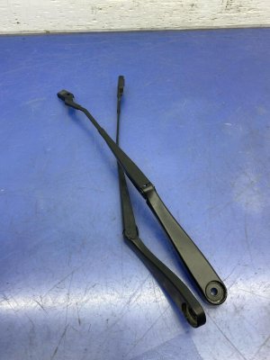 2021-2025 Ford Bronco Sport Windshield Wiper Arm Set - Front (Used OEM)