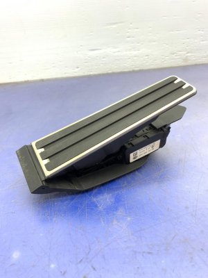 2010-2016 Porsche Panamera Accelerator Pedal Assembly (Used OEM)