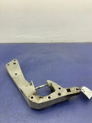 2018-2023 BMW M550i xDrive Transmission Crossmember Mount Bracket (Used OEM)