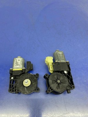 2017-2022 Ford F-550 Super Duty Power Window Motor - Front, Right (Passenger) (Used OEM)