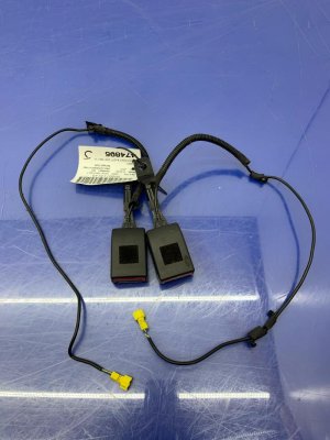 2012-2015 Mercedes-Benz ML350 Seat Belt Buckle Set - Front (Used OEM)