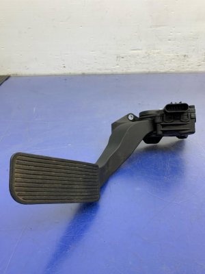 2017-2018 Cadillac CT6 Accelerator Pedal Assembly with Travel Sensor (Used OEM)