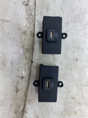 2020-2022 Hyundai Palisade Black USB Charging Port Set with Carrier - Rear (Used OEM)