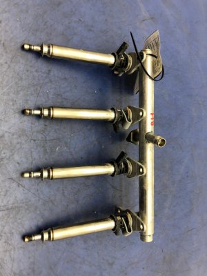  Mercedes-Benz Sclass Fuel Injector Rail Assembly (Used OEM)
