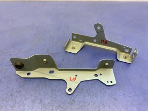 2019-2022 Volvo XC40 Fender Holder Bracket Set - Front (Used OEM)