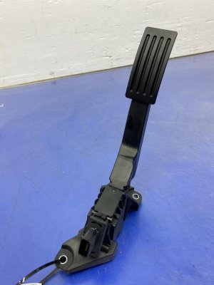 2020-2024 Ford Escape Accelerator Pedal Assembly (Used OEM)