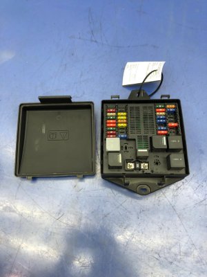 2016-2019 Jaguar XJ Engine Fuse and Relay Box Control Module (Used OEM)