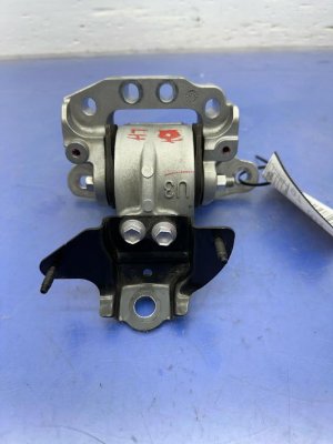 2021-2024 Toyota Venza Transmission Mount Bracket (Used OEM)
