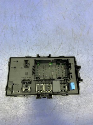 2015-2016 Chevrolet Tahoe Cabin Fuse Junction Box - Front (Used OEM)