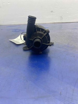 2015-2023 Mercedes-Benz C280 Engine Water Pump Assembly - Front, Right (Passenger) (Used OEM)