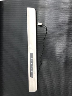 2011-2013 INFINITI QX56 Door Sill Scuff Plate - Front (Used OEM)